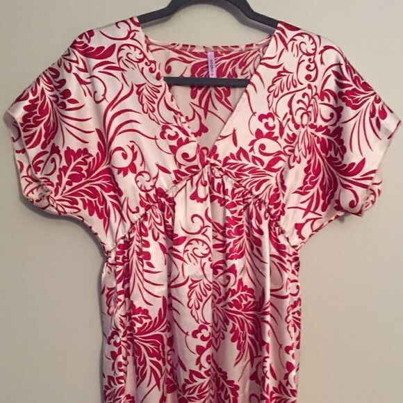 Beautiful Red Satin Swirl Top - Picture 1 of 4